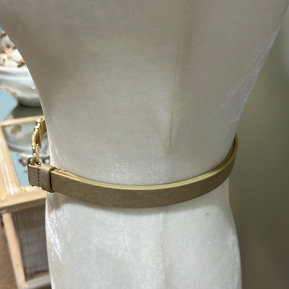 NWOT CHICO’S Faux Leather Gold Metallic Belt with Gold Buckle - M/L - Picture 3 of 11